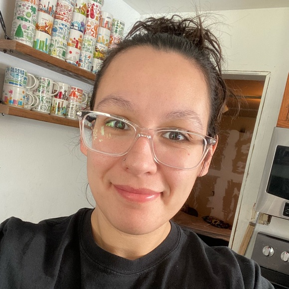 Meet your Posher, Kim - Picture 1 of 1